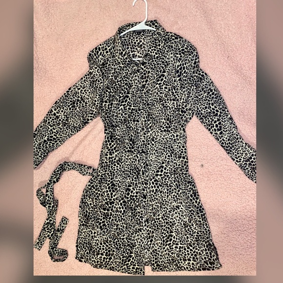 Have Dresses & Skirts - Long sleeve print dress 👗
